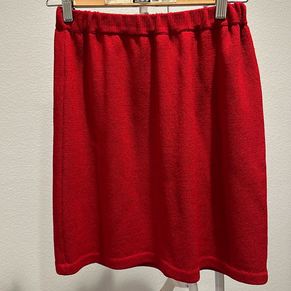 St. John Red Knit Skirt. Size 6. Preloved.